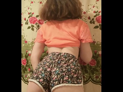 ❤️ Giovane pupa sexy fa uno striptease riprendendo i suoi pantaloncini alla telecamera ☑ Fottutaal it.tuberxxx.ru ❌️❤